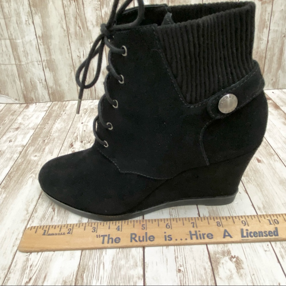 MICHAEL Michael Kors “Carrigan” Black Suede Wedge Lace Up Booties 8.5 - Picture 5 of 16